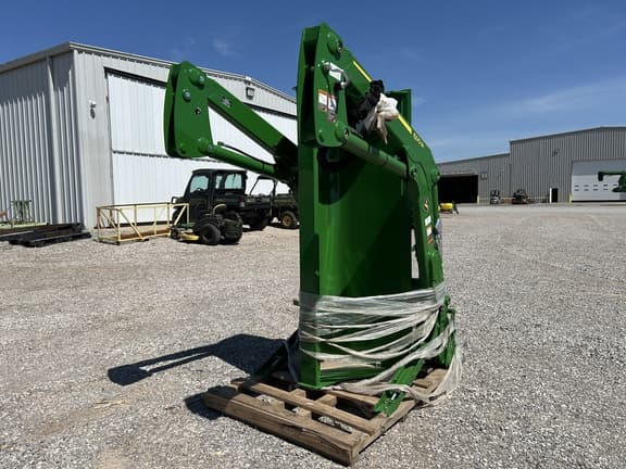 Image of John Deere 600M equipment image 4