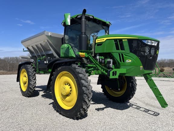 Image of John Deere 600R equipment image 1