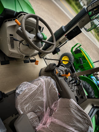 Image of John Deere 6125M equipment image 4