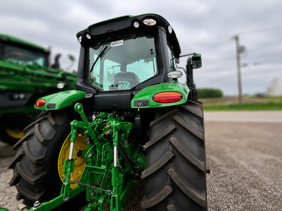 Image of John Deere 6125M equipment image 2