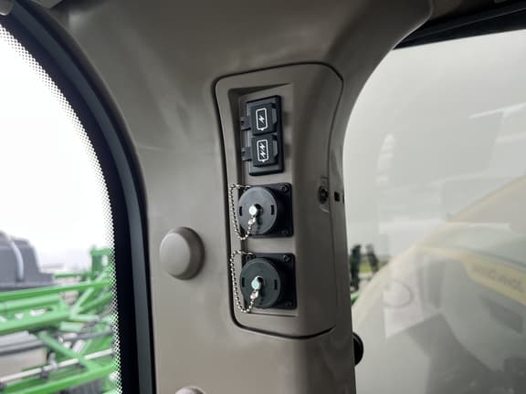 Image of John Deere 616R equipment image 4