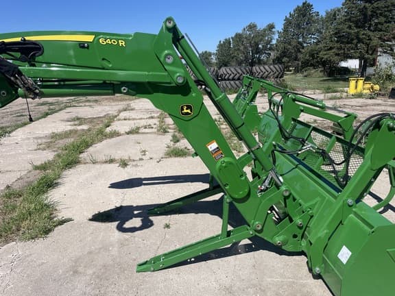 Image of John Deere 640R equipment image 4