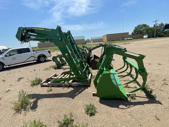 Image of John Deere 640R equipment image 3
