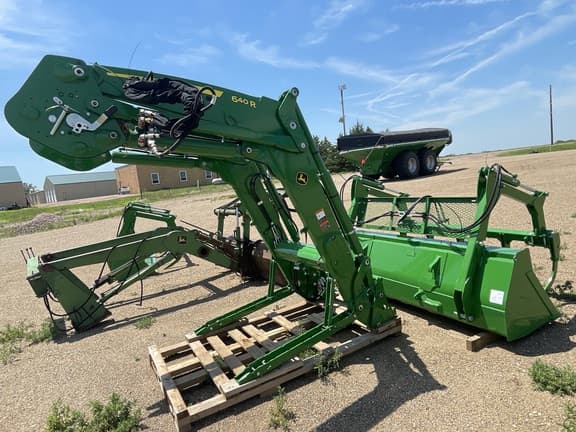 Image of John Deere 640R equipment image 4