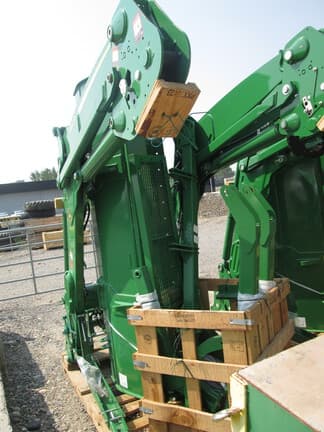 Image of John Deere 640R equipment image 2