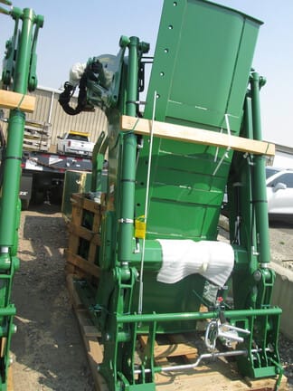 2026 John Deere 640R Equipment Image0