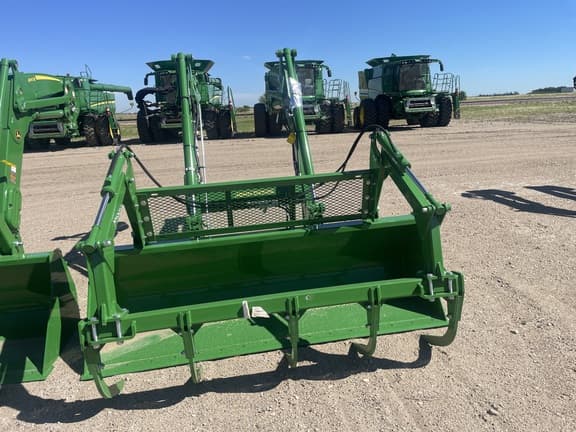 Image of John Deere 640R equipment image 1