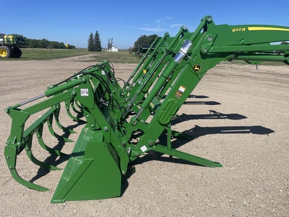 Image of John Deere 640R equipment image 4