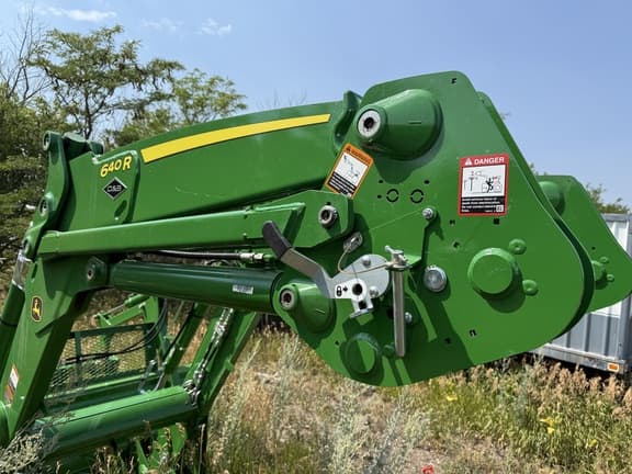 Image of John Deere 640R equipment image 4