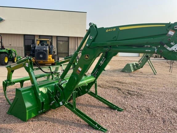 Image of John Deere 640R equipment image 3