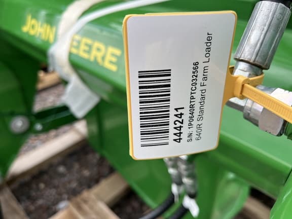 Image of John Deere 640R equipment image 1