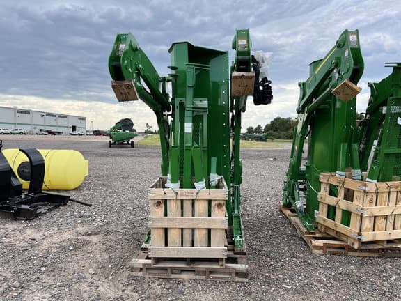Image of John Deere 640R Primary image