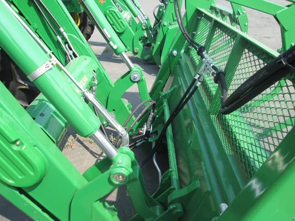 Image of John Deere 640R equipment image 2