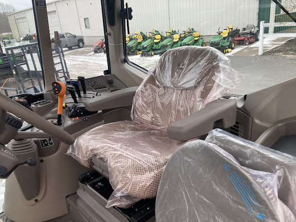 Image of John Deere 6M 125 equipment image 4