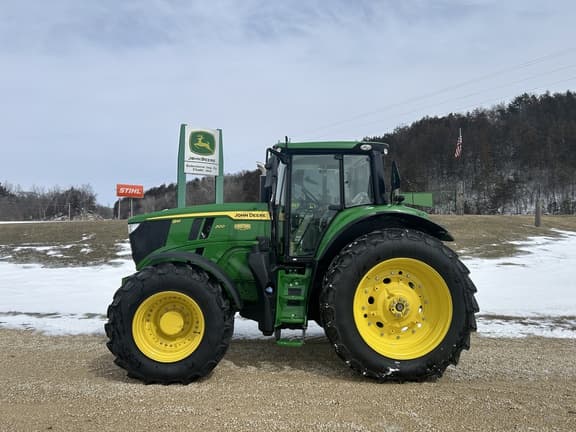 Image of John Deere 6M 200 equipment image 1