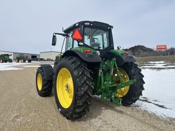 Image of John Deere 6M 200 equipment image 2