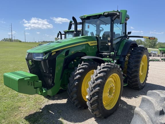 Image of John Deere 8R 310 equipment image 4