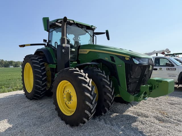 Image of John Deere 8R 310 equipment image 2