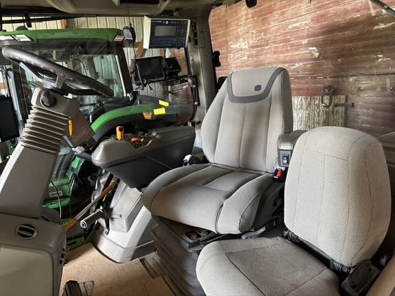 Image of John Deere 8R 310 equipment image 3