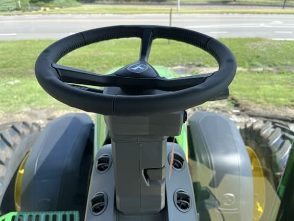 Image of John Deere 8R 370 equipment image 2