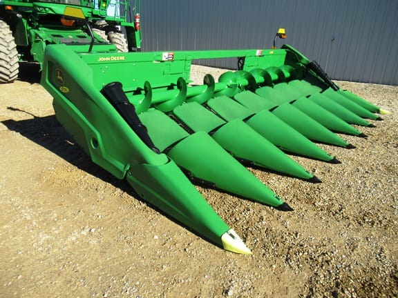 2026 John Deere CR8 Equipment Image0