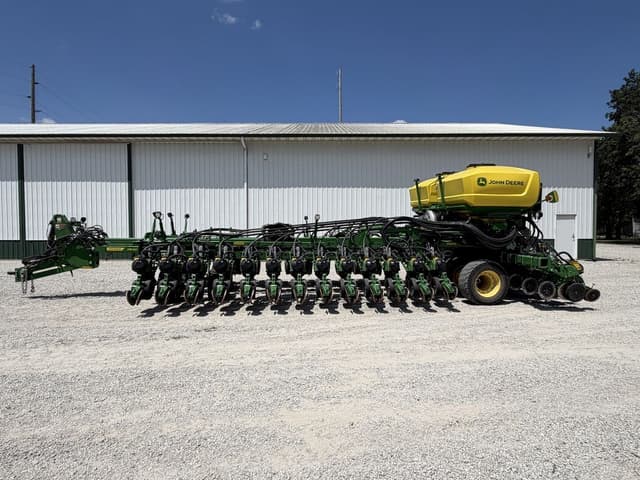 Image of John Deere DB60 equipment image 1