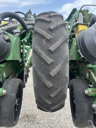 Image of John Deere DR16X equipment image 2