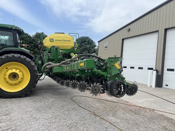 Image of John Deere DR16X Primary image