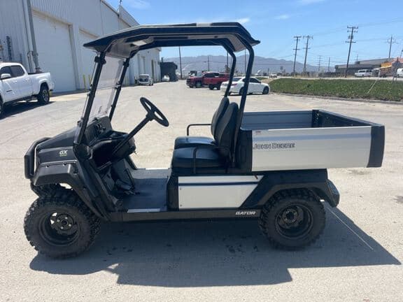 Image of John Deere GX Electric Gator equipment image 1
