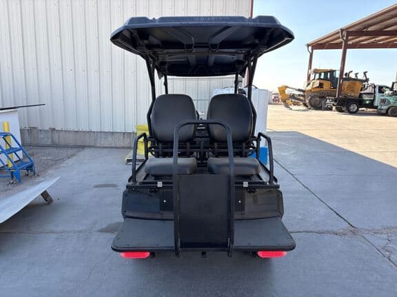 Image of John Deere GX Crew Electric equipment image 3