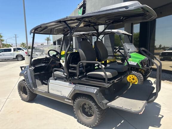 Image of John Deere GX Crew Electric equipment image 2