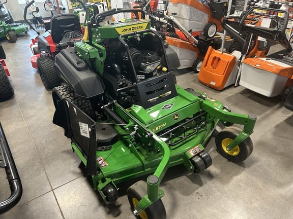 2026 John Deere Q820M Equipment Image0