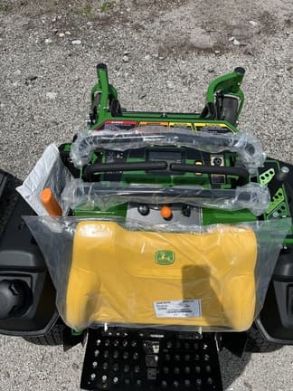 Image of John Deere Q820M equipment image 3