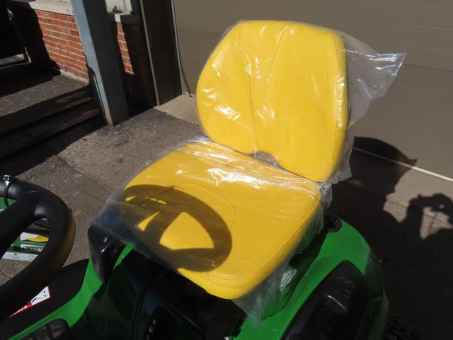 Image of John Deere S110 equipment image 4