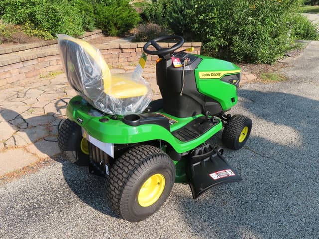 Image of John Deere S110 equipment image 3