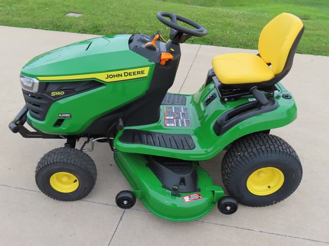 Image of John Deere S140 equipment image 4