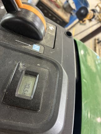 Image of John Deere S220 equipment image 3