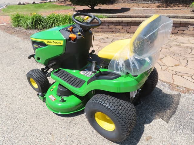 Image of John Deere S220 equipment image 3