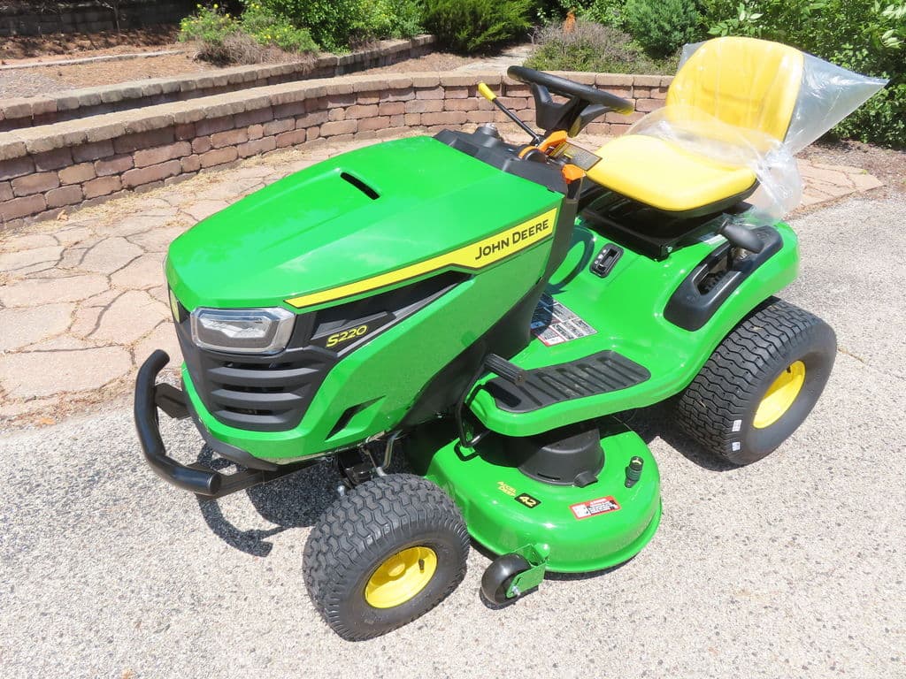 Image of John Deere S220 Primary image