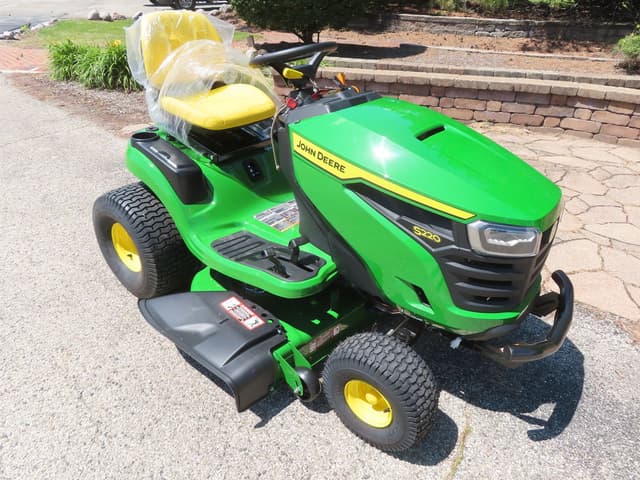 Image of John Deere S220 equipment image 1