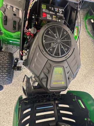 Image of John Deere S220 equipment image 3