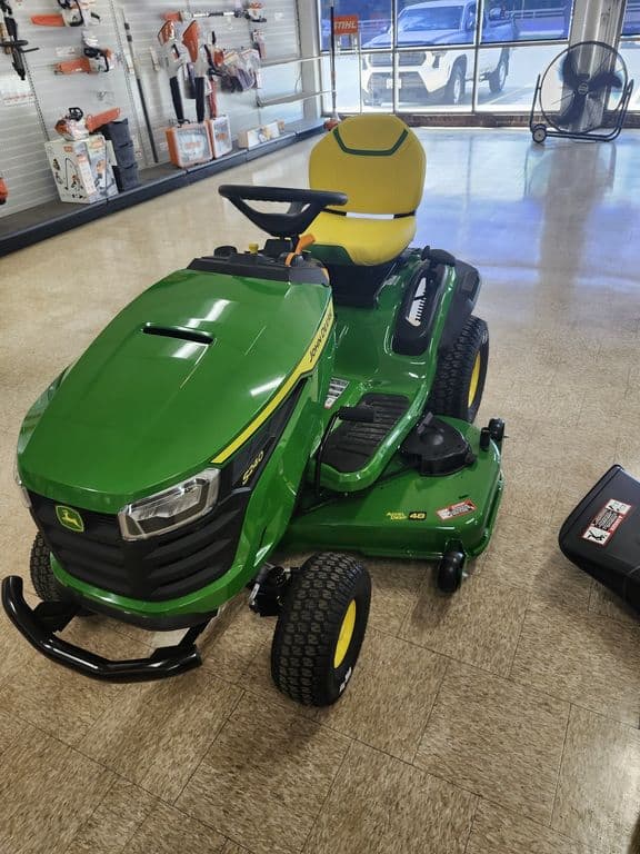Image of John Deere S240 equipment image 1