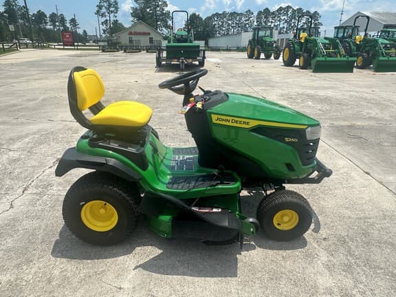 Image of John Deere S240 equipment image 4