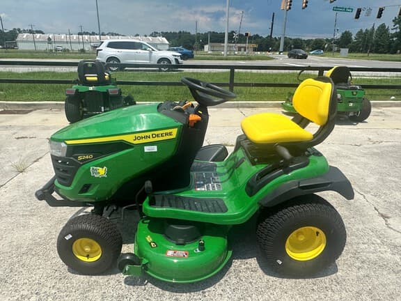 Image of John Deere S240 equipment image 1