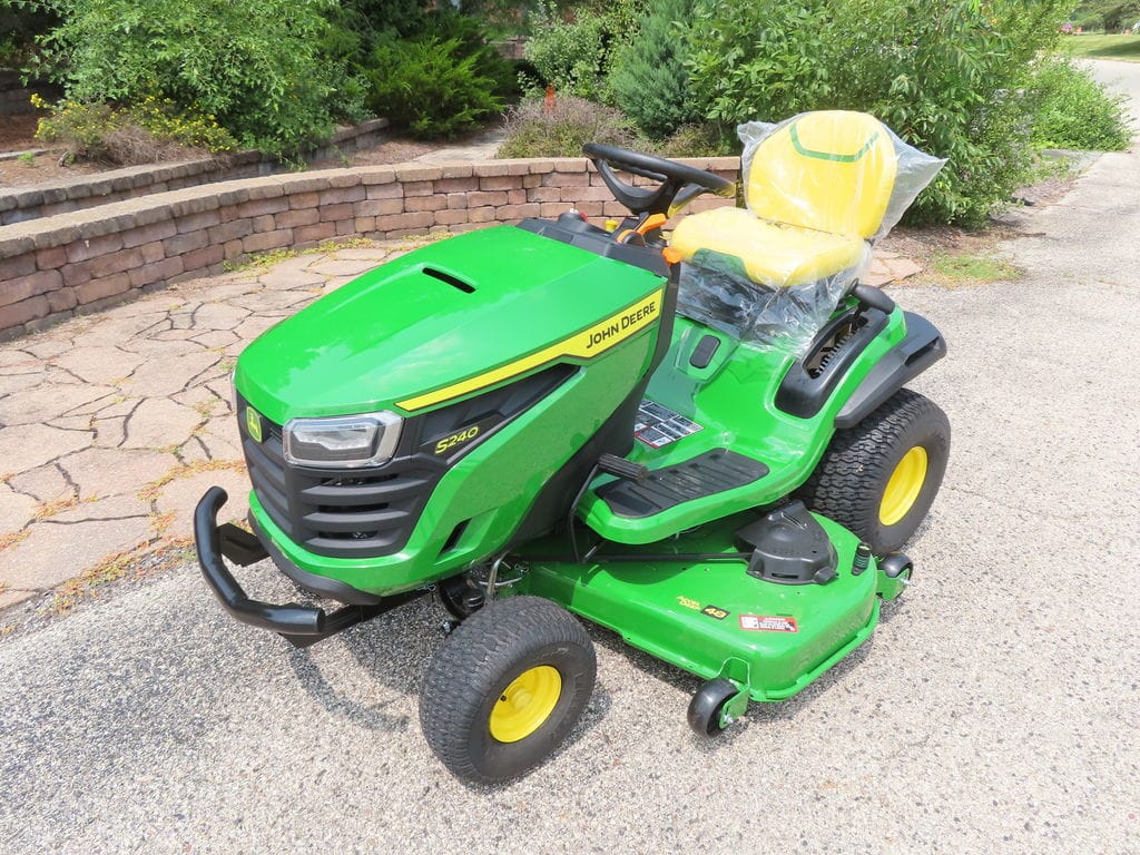 2026 John Deere S240 Equipment Image0