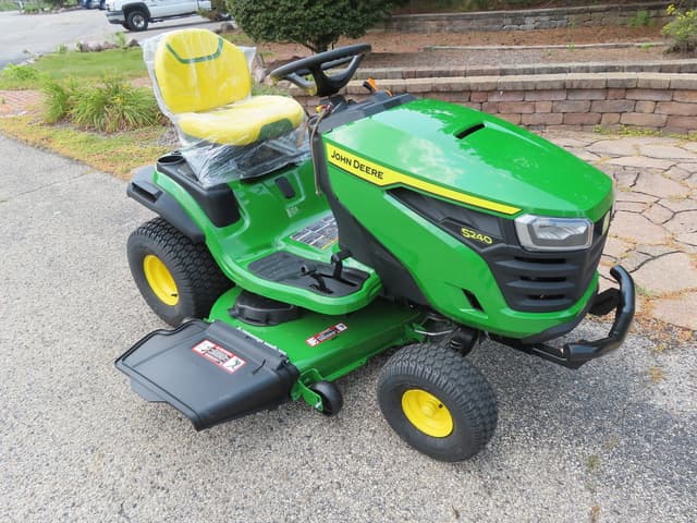 Image of John Deere S240 equipment image 1