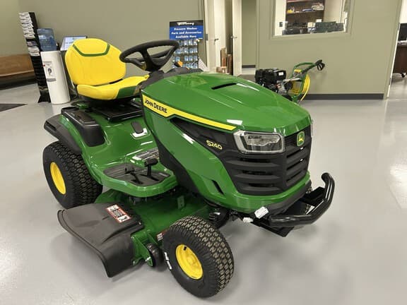 Image of John Deere S240 equipment image 2