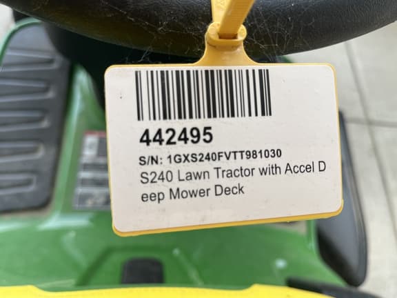 Image of John Deere S240 equipment image 1