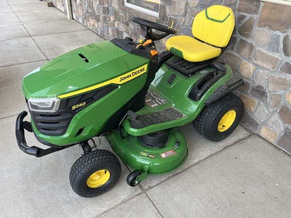 Image of John Deere S240 equipment image 4