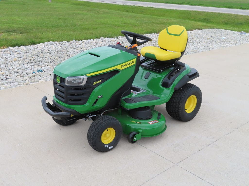 2026 John Deere S240 Equipment Image0